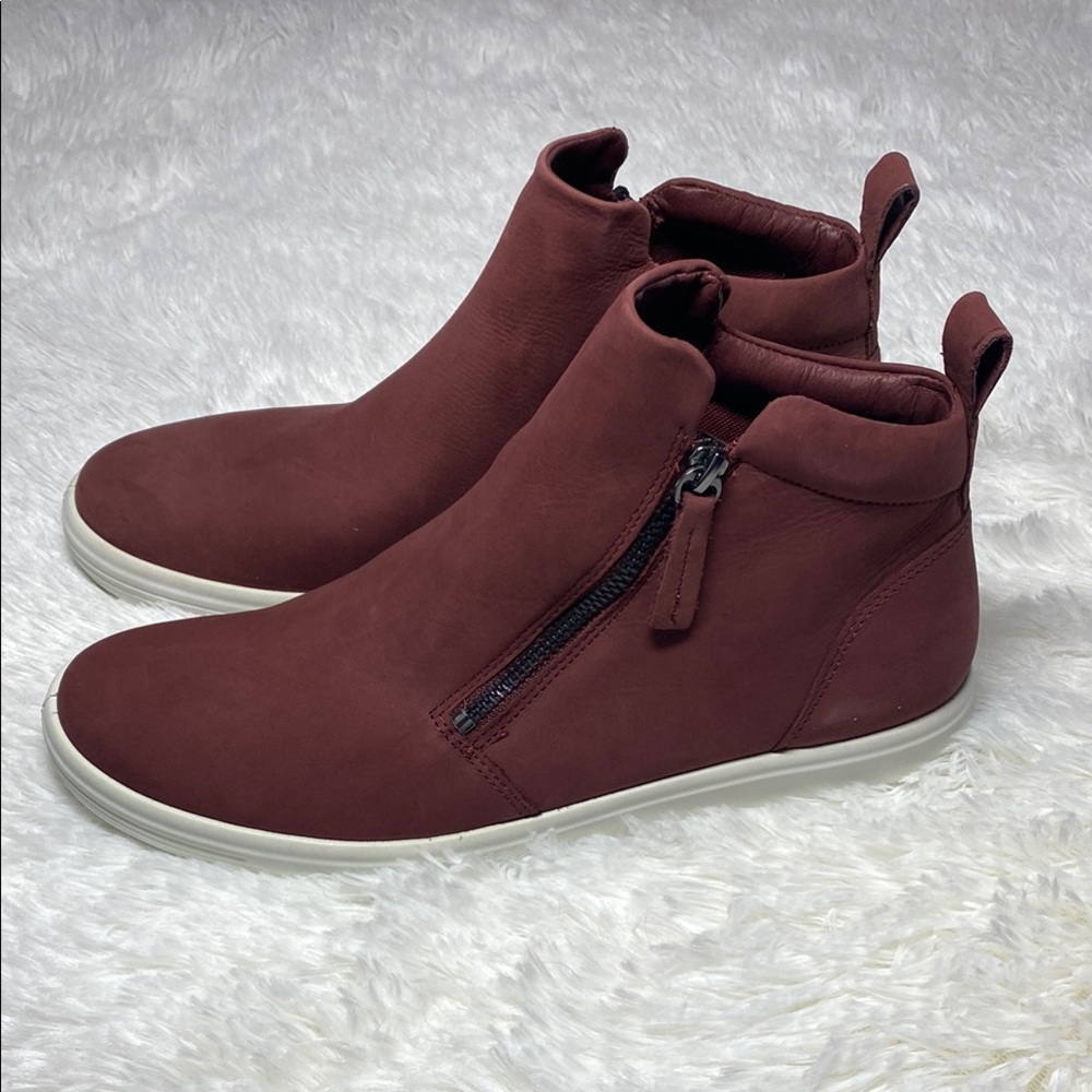 Ecco Women's Burgundy Sneakers size 10-10 1/2 or EU 41 high top Andorra NWT